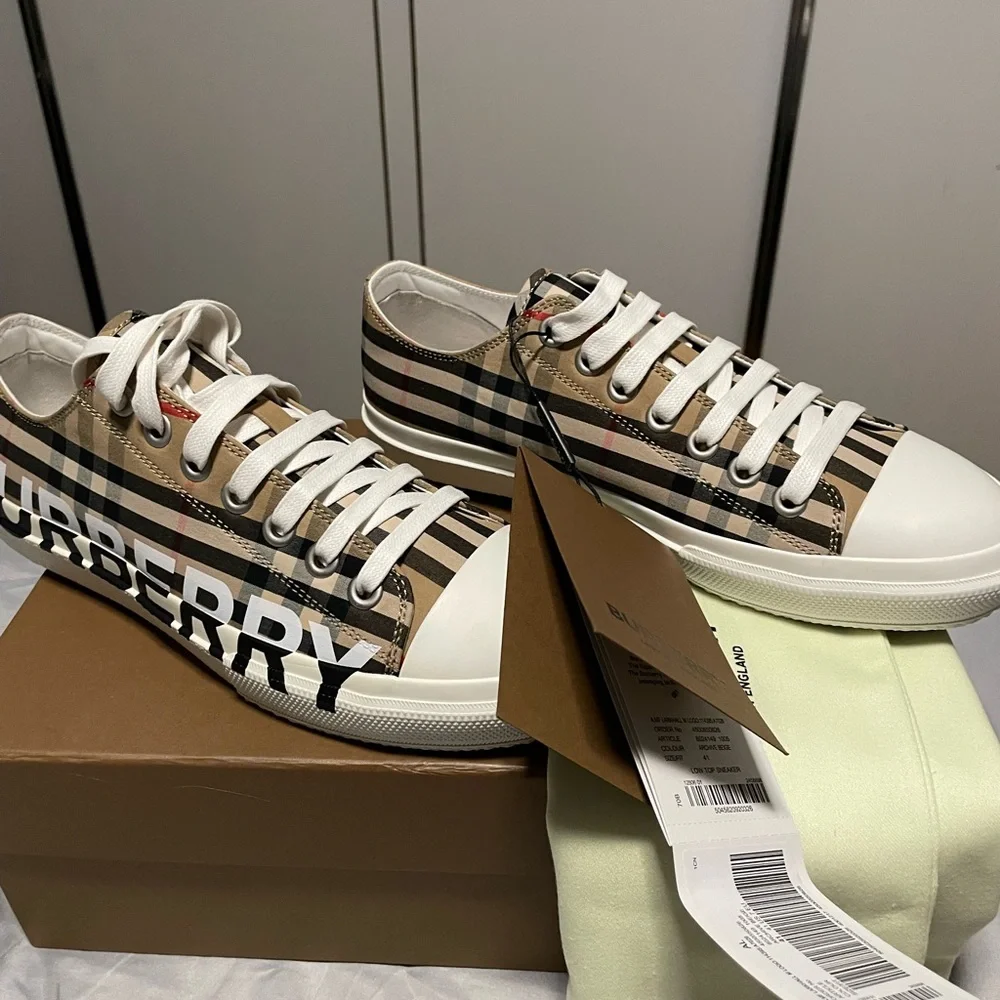 did not give me the right size brand new never worn never tried on - Picture 3 of 5